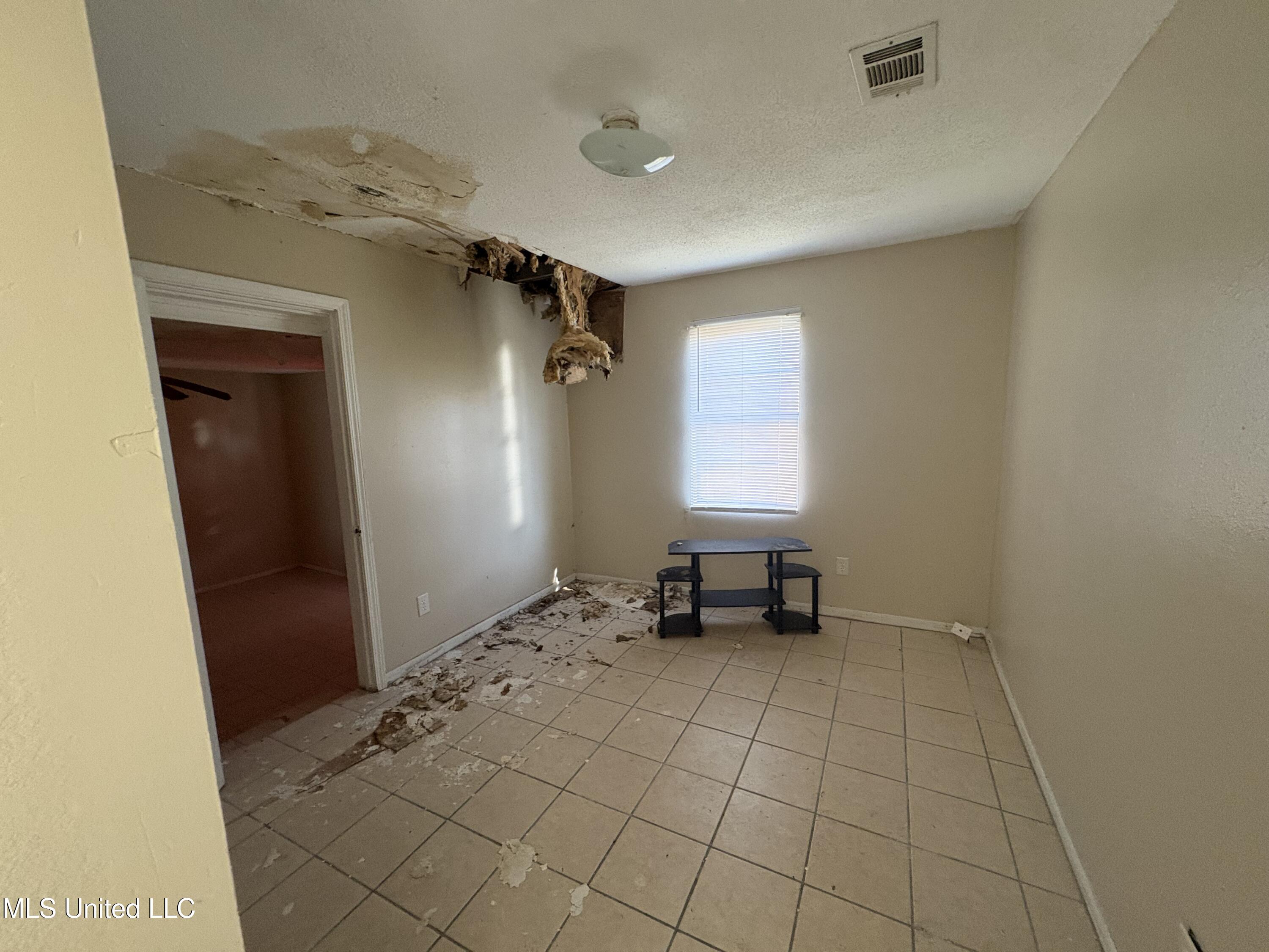 5213 Meridian Street Moss Point, MS 39563 - Photo 10 of 14 IMG_3617