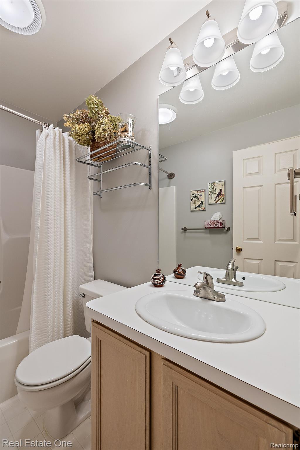 1272 Thames Drive Rochester, MI 48307 - Photo 25 of 37 Gallery Image 25