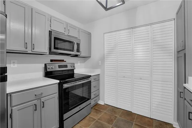 $209,999 | 303 Mill Pond Court Southeast, Smyrna, GA 30082