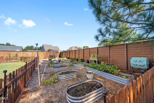 a picture of a bench in the wall