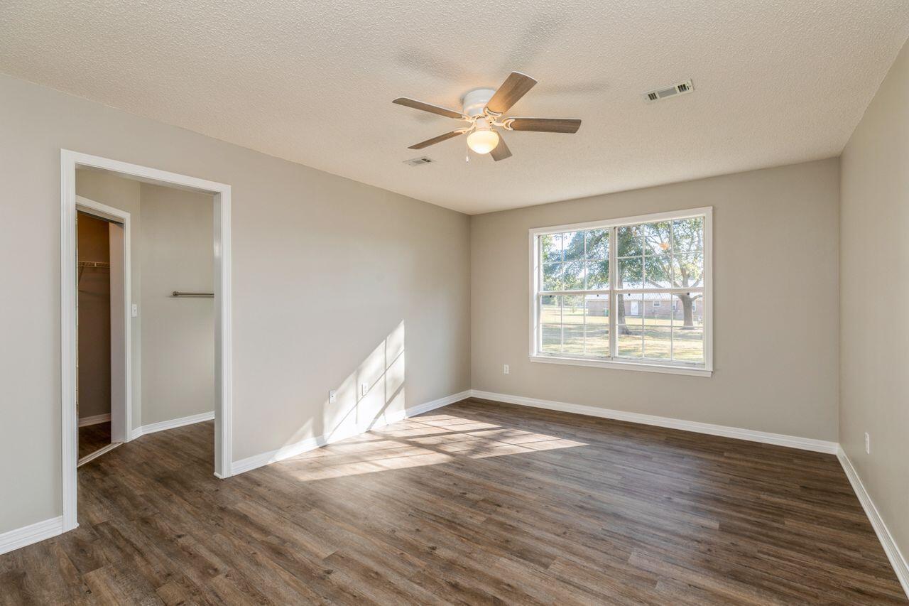 5353 Hillcrest Road Crestview, FL 32539 - Photo 20 of 35 21_5353HillcrestRd_2034_HiRes