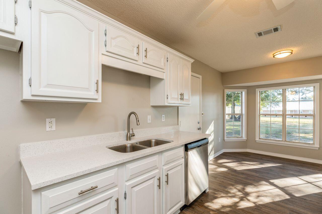 5353 Hillcrest Road Crestview, FL 32539 - Photo 8 of 35 08_5353HillcrestRd_2014_HiRes