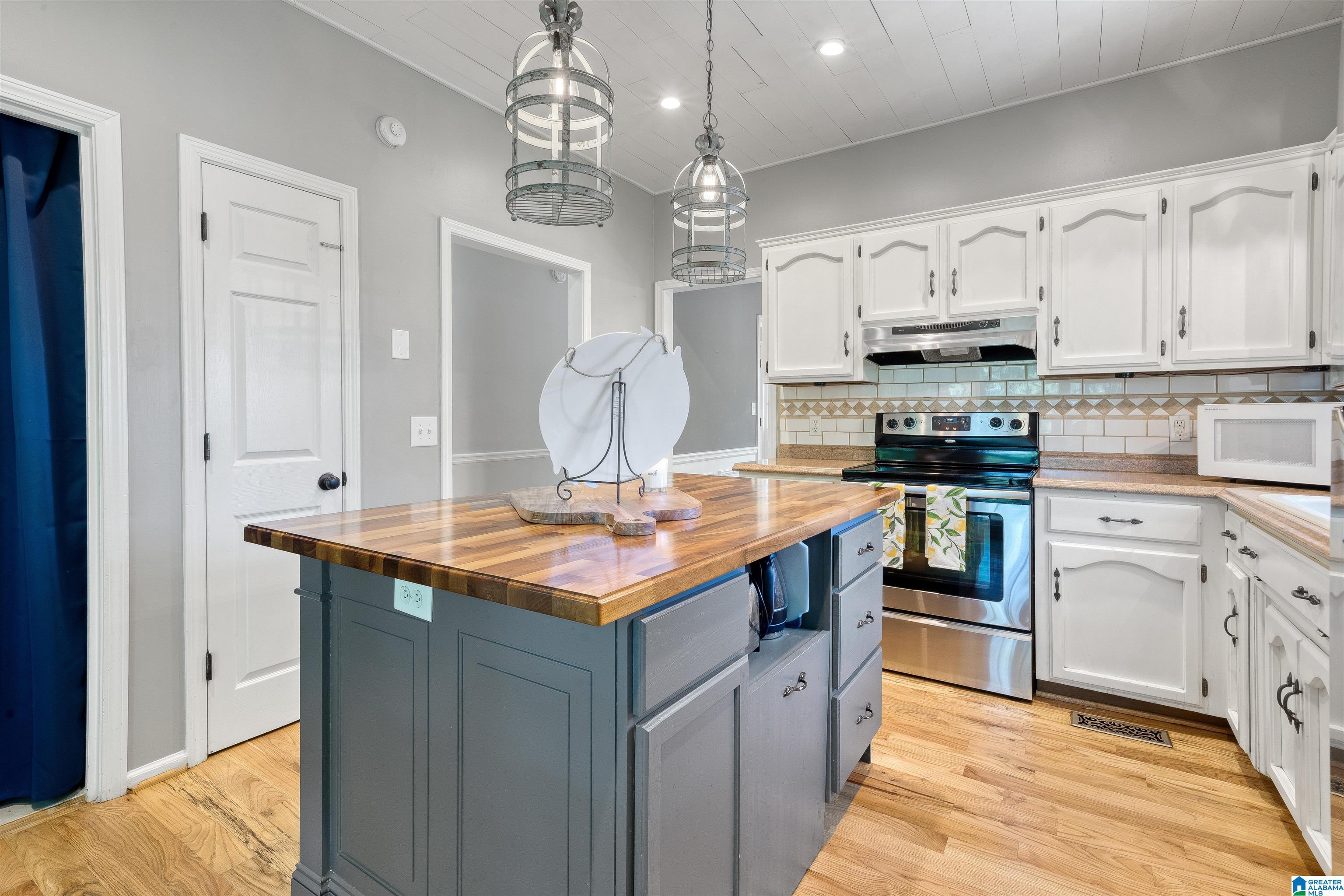 897 Mountain Ridge Drive Birmingham, AL 35209 - Photo 7 of 42