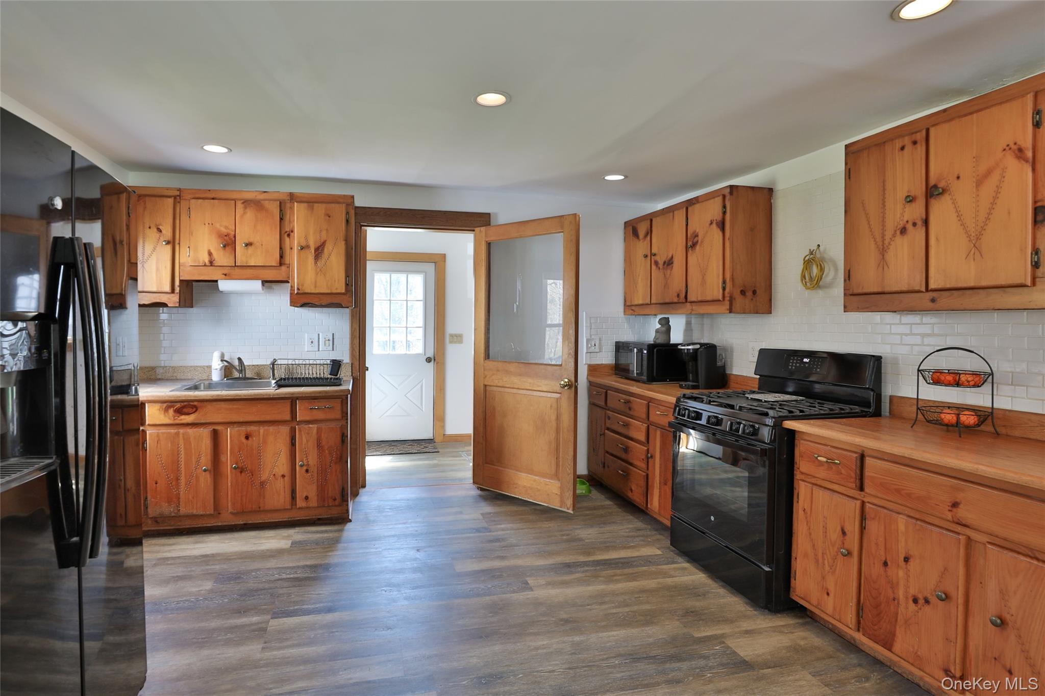 176 Williams Road Red Hook, NY 12571 - Photo 9 of 37