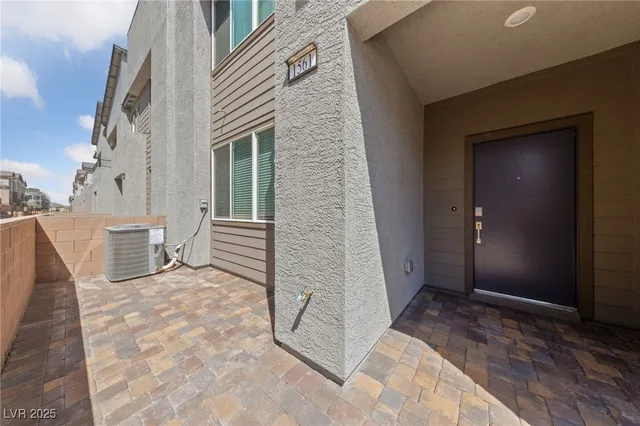 $1,895 | 1561 Layla Crossing Avenue, Henderson, NV 89002