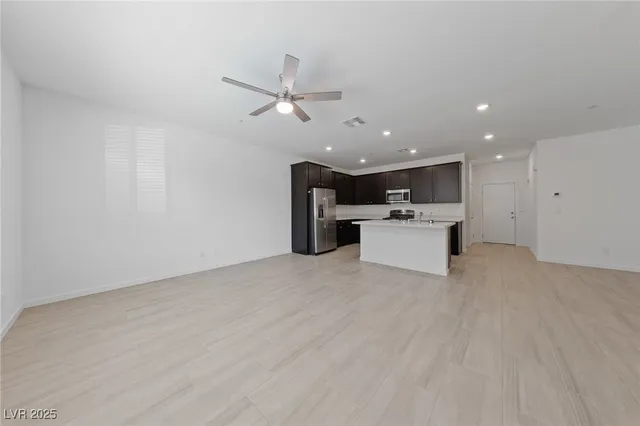 $1,895 | 1561 Layla Crossing Avenue, Henderson, NV 89002