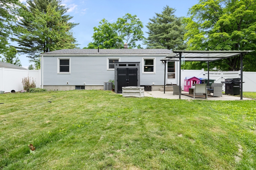 37 Parkerview Street Springfield, MA 01129 - Photo 25 of 31