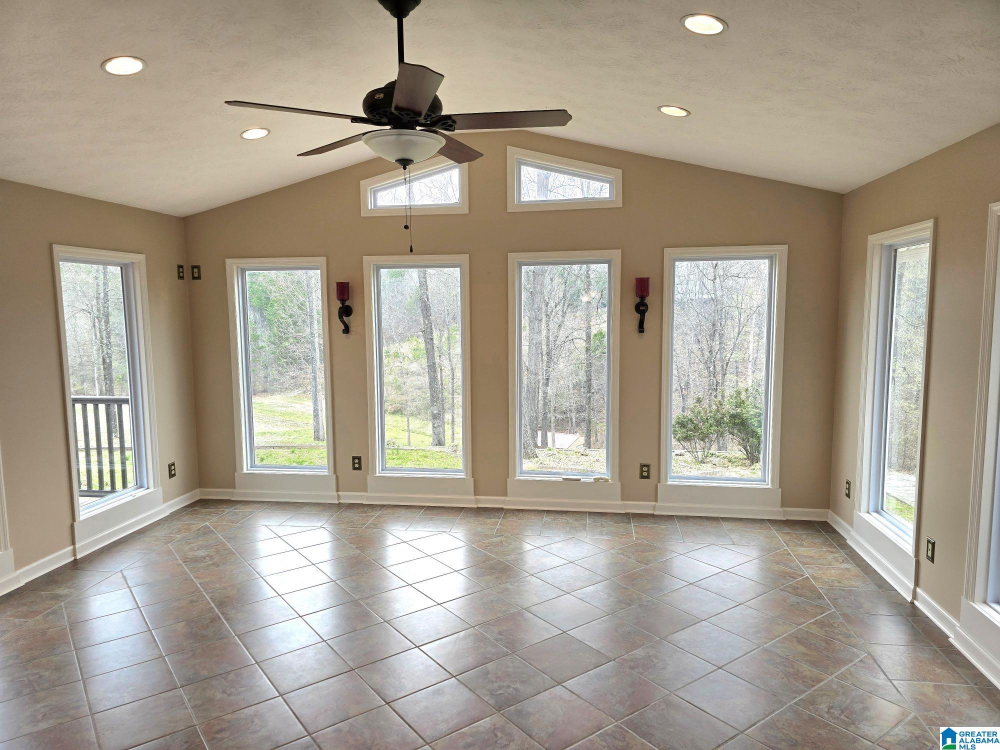 208 Sunny Hill Road Anniston, AL 36206 - Photo 11 of 33