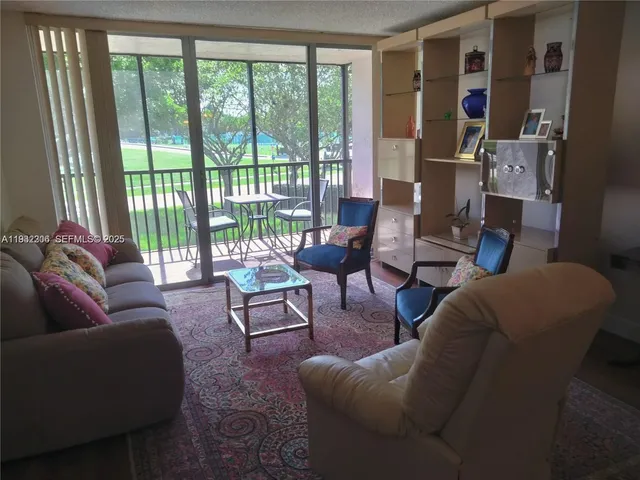 $1,700 | 3801 Environ Boulevard, Unit 219, Lauderhill, FL 33319