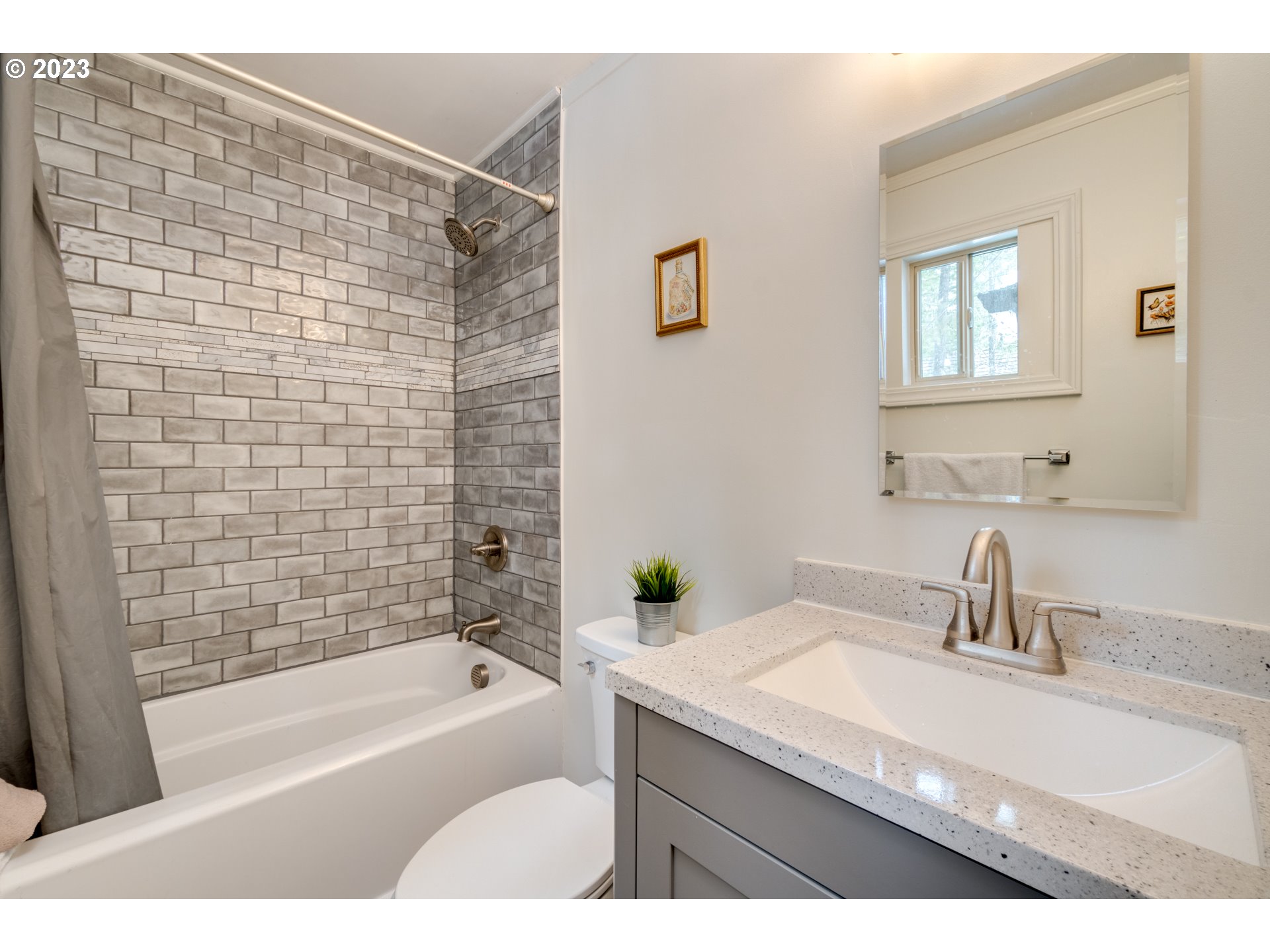 75995 Road 28 Rhododendron, OR 97049 - Photo 13 of 18 Bathroom