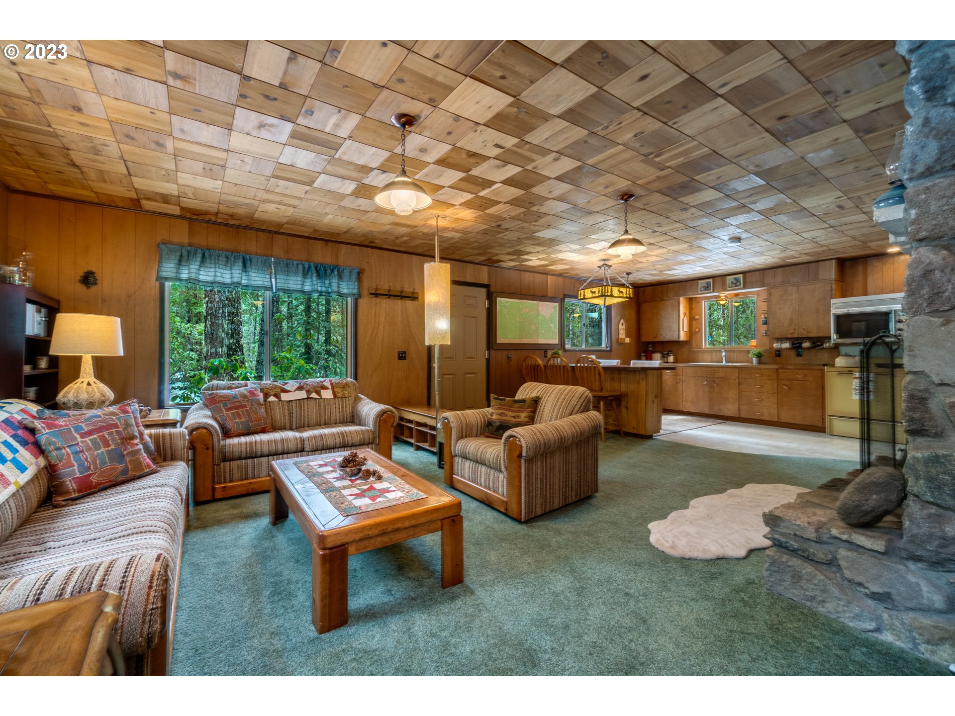 75995 Road 28 Rhododendron, OR 97049 - Photo 7 of 18 Living Room/Entrance