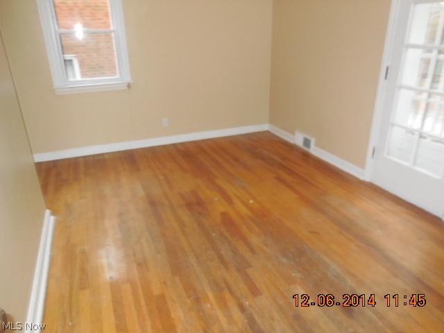 3557 Radcliffe Road Cleveland, OH 44121 - Photo 5 of 9