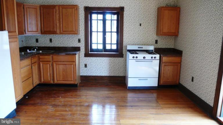 2450 Eutaw Place Baltimore, MD 21217 - Photo 5 of 30 Apartment Kitchen