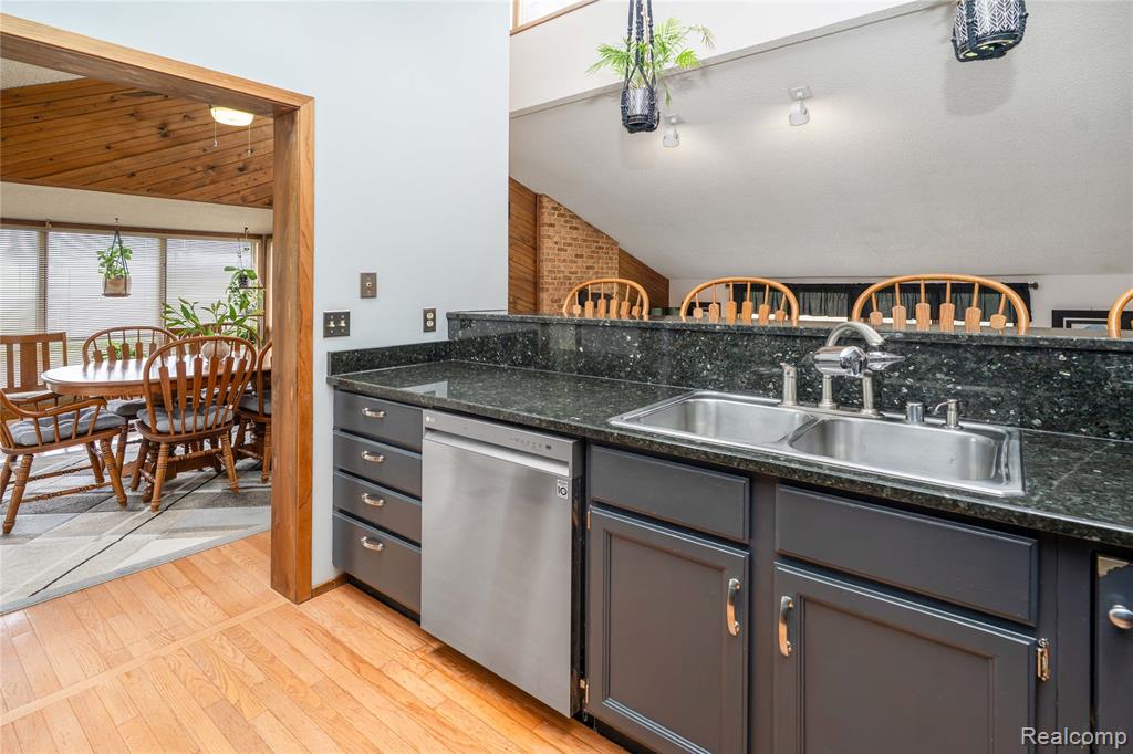2725 Cooley Lake Road Highland, MI 48356 - Photo 25 of 63