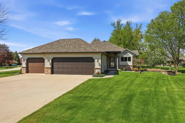 $435,000 | W5472 Edelweiss Court, Appleton, WI 54913