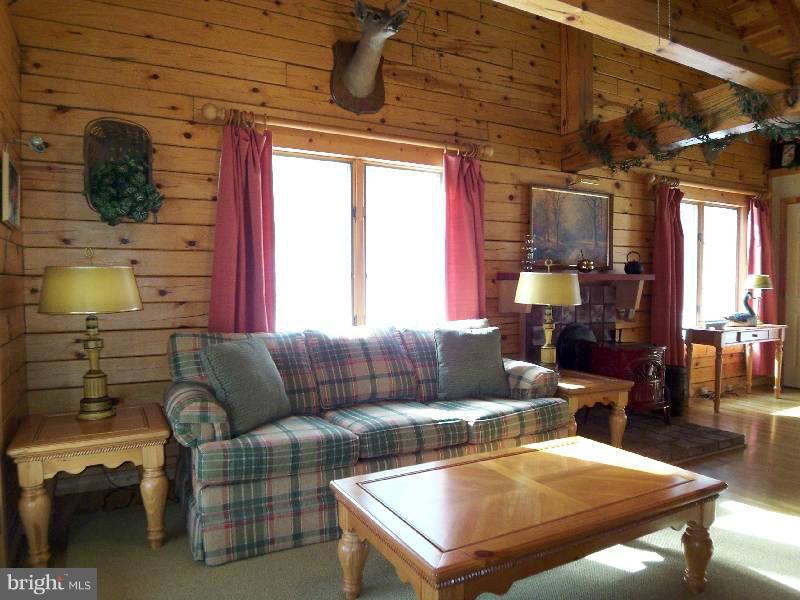 20 Mountainside Road Berkeley Springs, WV 25411 - Photo 16 of 30 Living Room