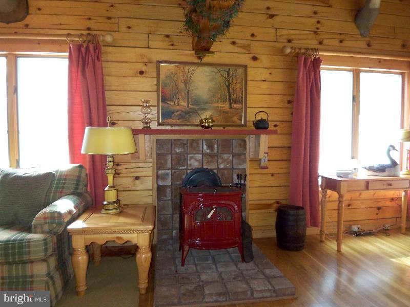 20 Mountainside Road Berkeley Springs, WV 25411 - Photo 19 of 30 Living Room