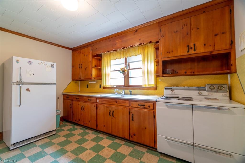 2449 Ralph Joyce Road Sandy Ridge, NC 27046 - Photo 11 of 30 Kitchen