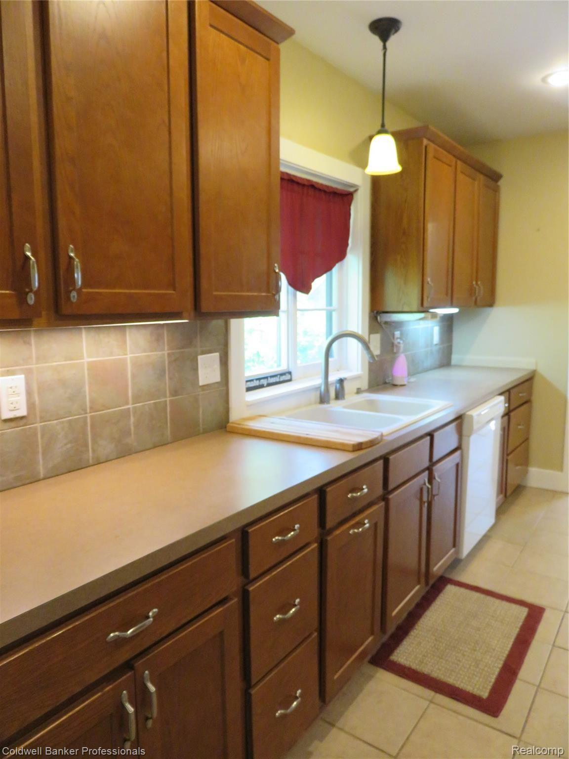 1820 South Morrice Road Owosso, MI 48867 - Photo 4 of 33 4 1820 Kitchen 3.JPG