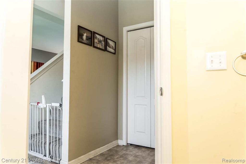 2482 Hatchery Road Waterford, MI 48329 - Photo 32 of 37 Gallery Image 32