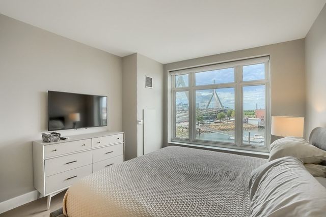 $1,425,000 | 100 Lovejoy Wharf, Unit 4G, Boston, MA 02114