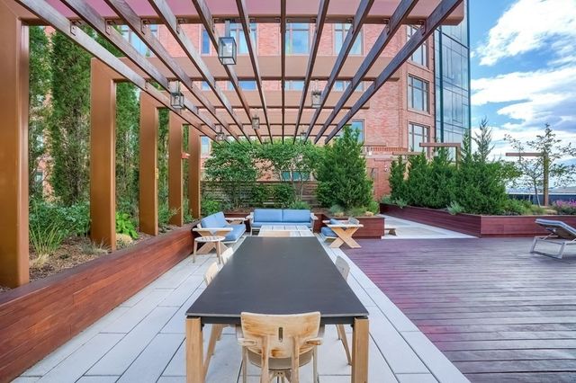 $1,425,000 | 100 Lovejoy Wharf, Unit 4G, Boston, MA 02114