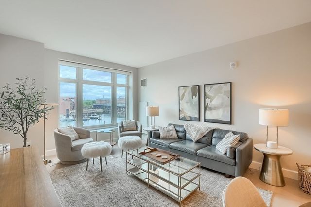 $1,425,000 | 100 Lovejoy Wharf, Unit 4G, Boston, MA 02114