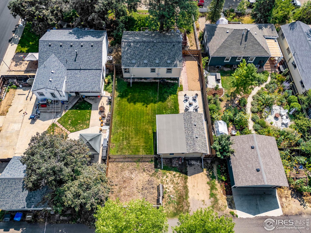 441 Sumner Street Longmont, CO 80501 - Photo 31 of 34 an aerial view of multiple houses with yard