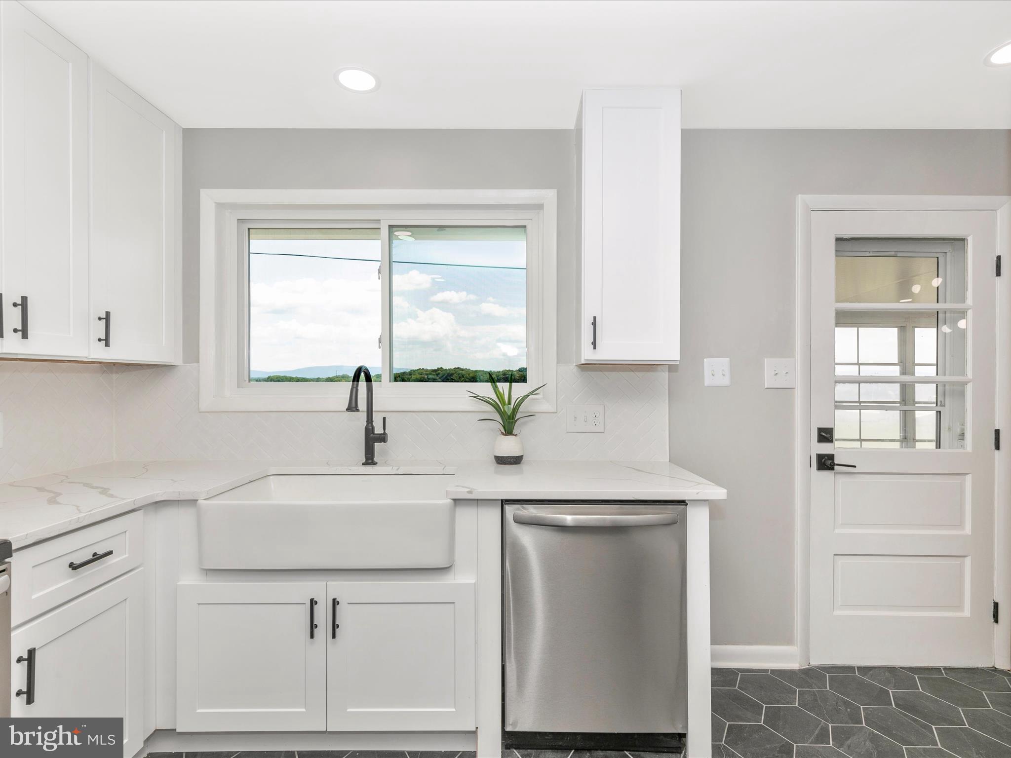13827 Northcrest Road Hagerstown, MD 21742 - Photo 11 of 38 Kitchen