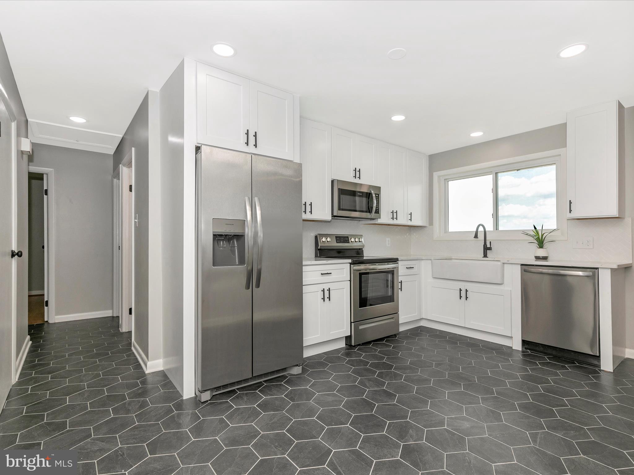 13827 Northcrest Road Hagerstown, MD 21742 - Photo 7 of 38 Kitchen