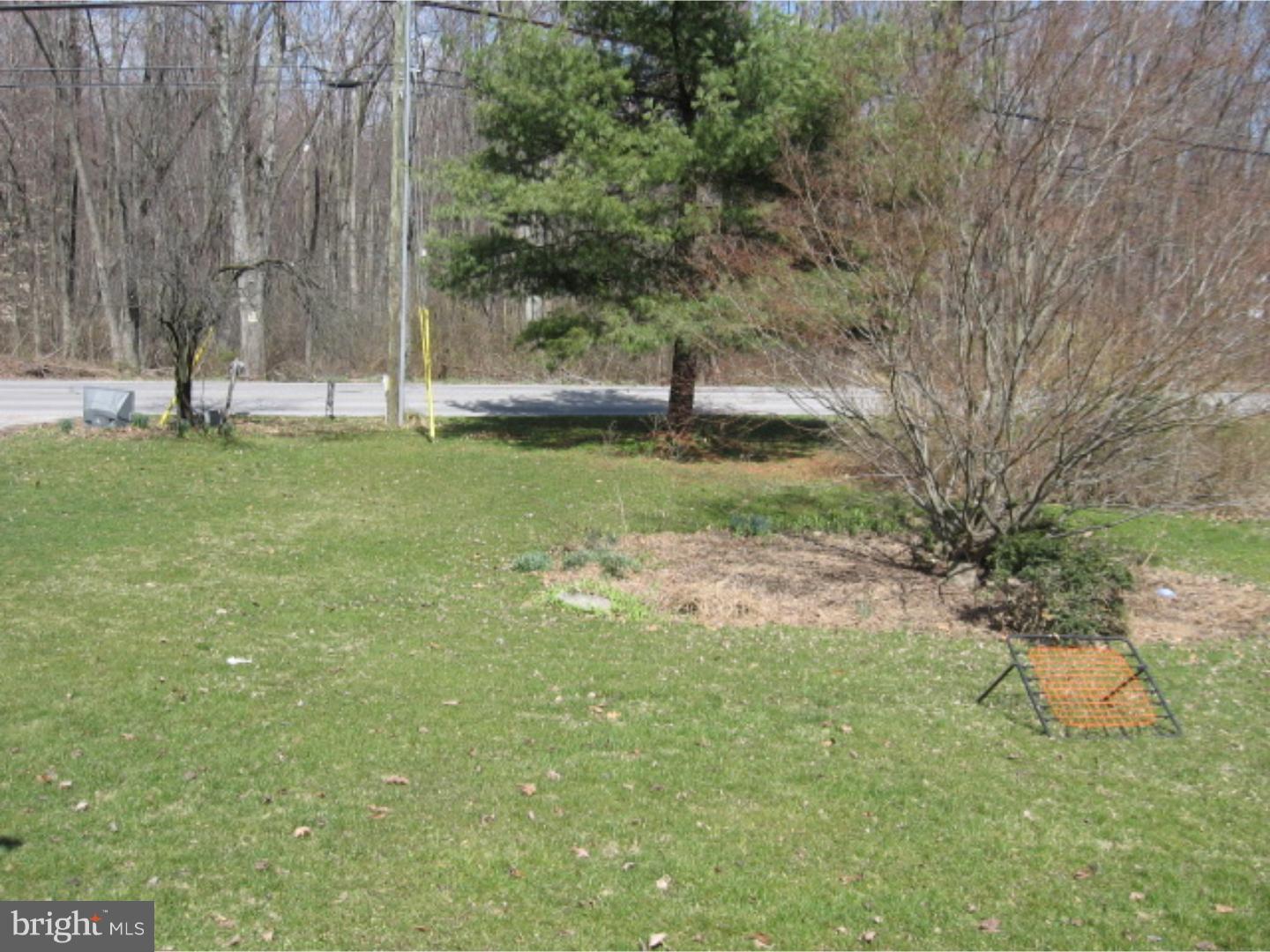 998 Telegraph Road Coatesville, PA 19320 - Photo 4 of 21 Front Yard