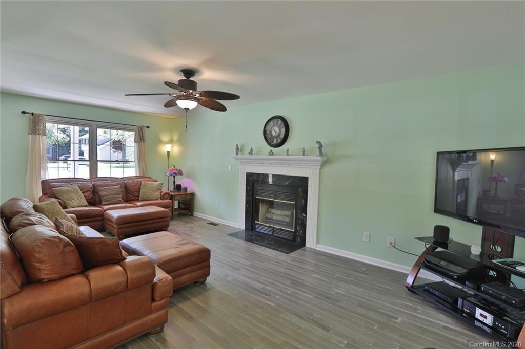 312 Springfield Court Fletcher, NC 28732 - Photo 3 of 24 Gallery Image 3