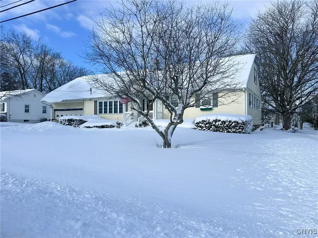 $294,900 | 319 Winchester Drive, New Hartford, NY 13413