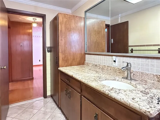 $294,900 | 319 Winchester Drive, New Hartford, NY 13413