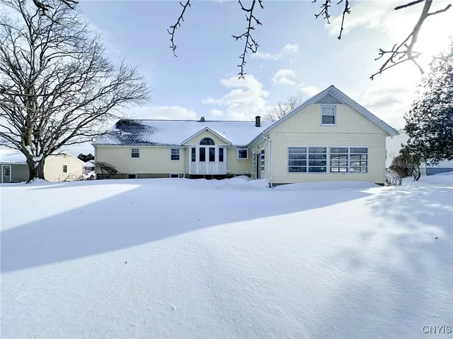 $294,900 | 319 Winchester Drive, New Hartford, NY 13413