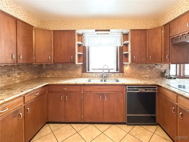 $294,900 | 319 Winchester Drive, New Hartford, NY 13413