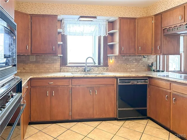 $294,900 | 319 Winchester Drive, New Hartford, NY 13413