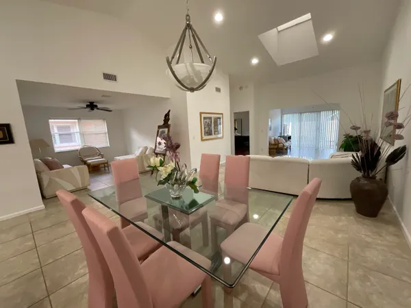 $2,700 | 5570 Royal Lake Circle, Boynton Beach, FL 33437