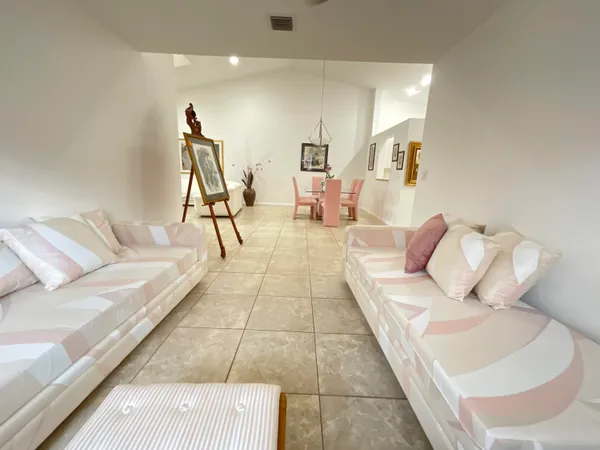 $2,700 | 5570 Royal Lake Circle, Boynton Beach, FL 33437