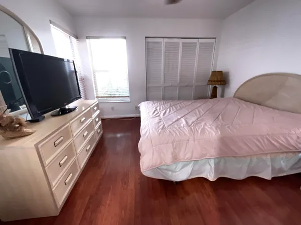 $2,700 | 5570 Royal Lake Circle, Boynton Beach, FL 33437