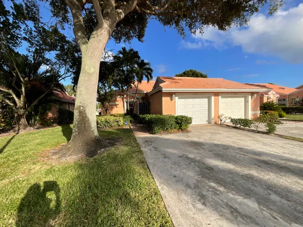 $2,700 | 5570 Royal Lake Circle, Boynton Beach, FL 33437