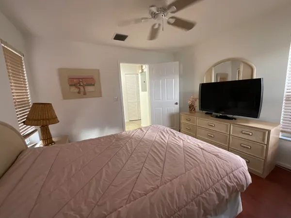 $2,700 | 5570 Royal Lake Circle, Boynton Beach, FL 33437