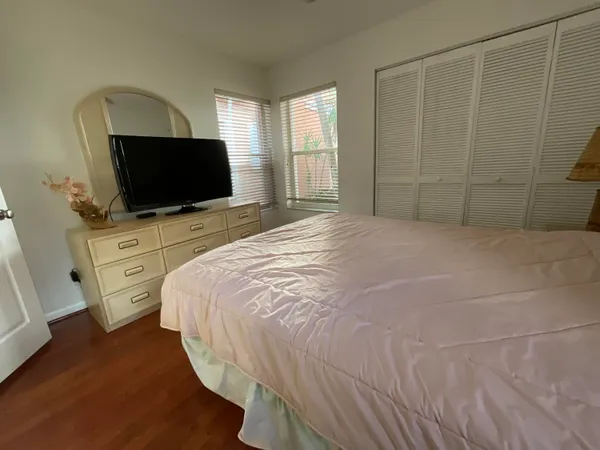 $2,700 | 5570 Royal Lake Circle, Boynton Beach, FL 33437