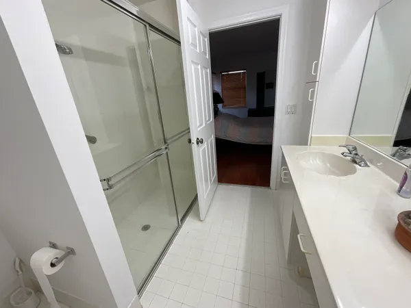 $2,700 | 5570 Royal Lake Circle, Boynton Beach, FL 33437