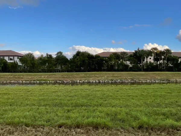 $2,700 | 5570 Royal Lake Circle, Boynton Beach, FL 33437