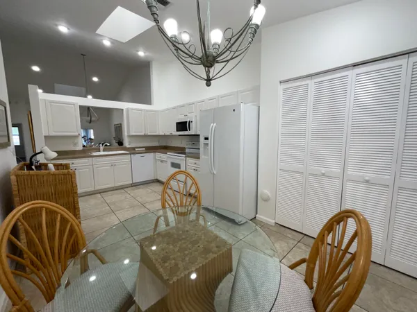 $2,700 | 5570 Royal Lake Circle, Boynton Beach, FL 33437