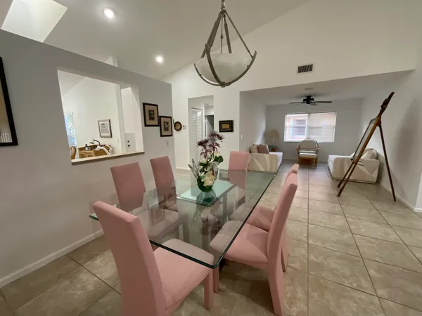 $2,700 | 5570 Royal Lake Circle, Boynton Beach, FL 33437