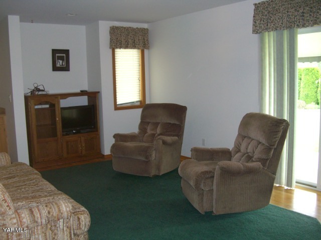 3303 Wiley Road Yakima, WA 98903 - Photo 7 of 9 a living room with furniture and a window