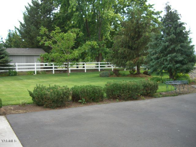 3303 Wiley Road Yakima, WA 98903 - Photo 9 of 9 a view of a park with large trees