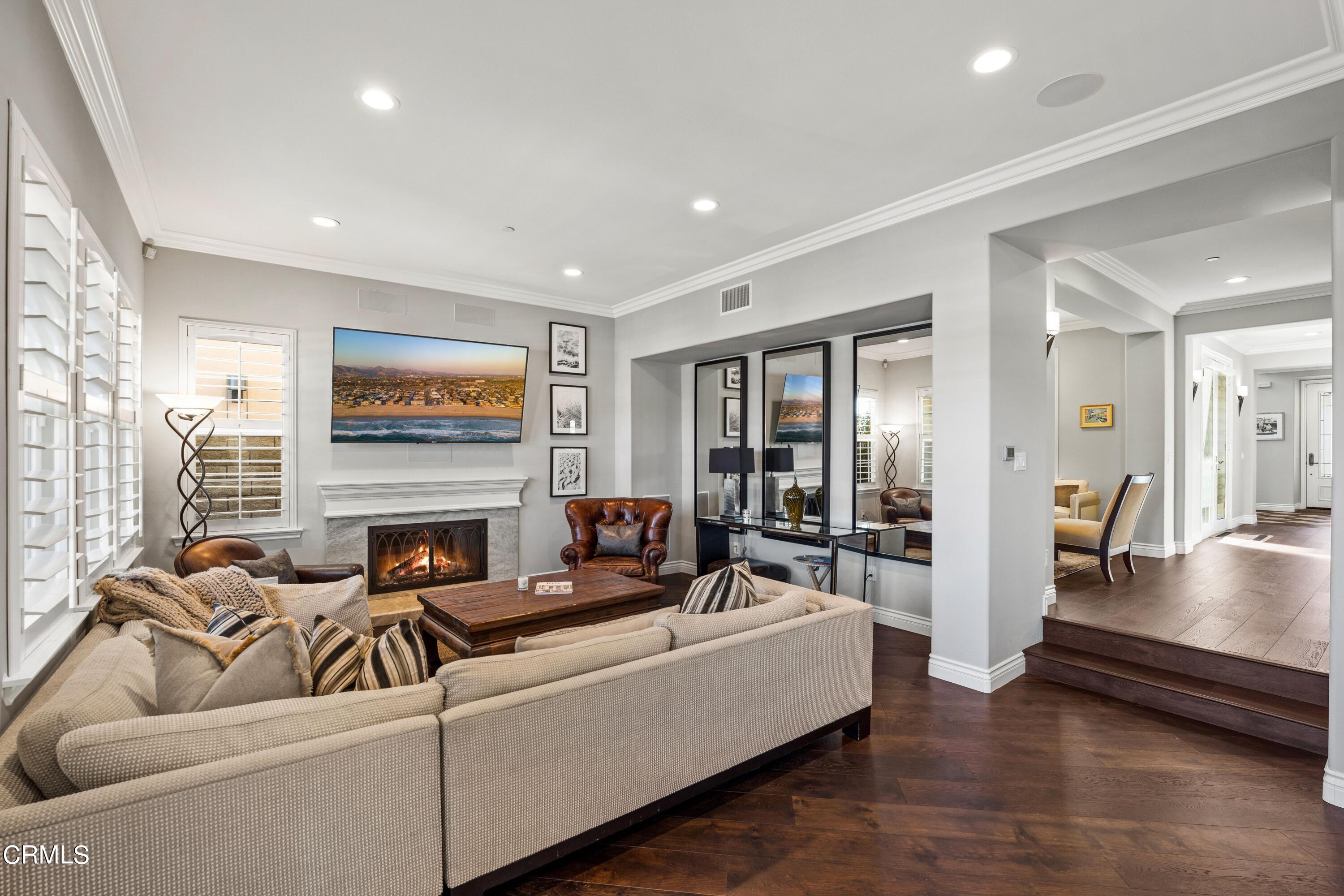 1544 Twin Tides Place Oxnard, CA 93035 - Photo 5 of 49 1544 family room 1